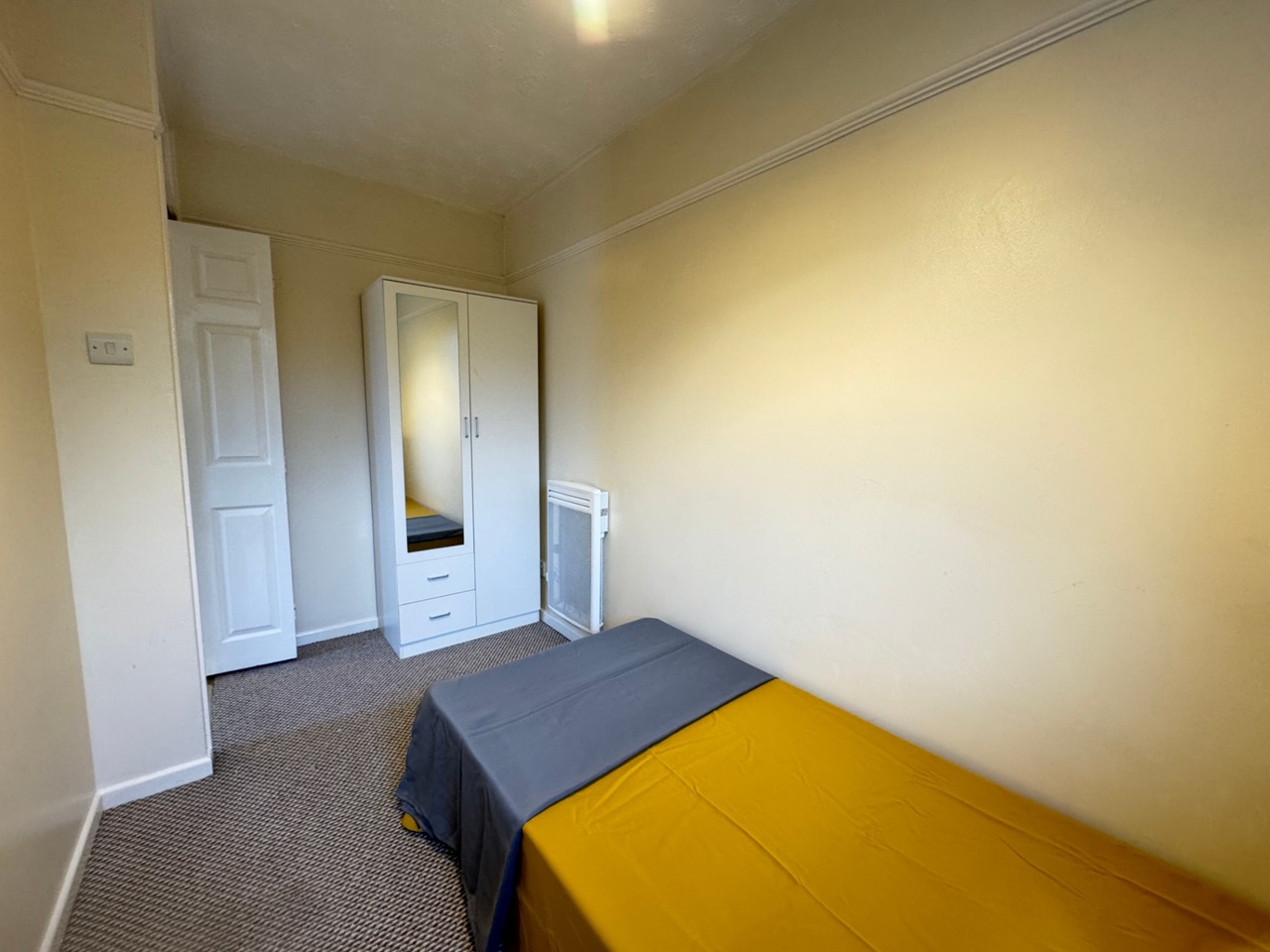 Bletchley, Milton Keynes 2 Bed Terraced House, Bosworth Close, MK3
