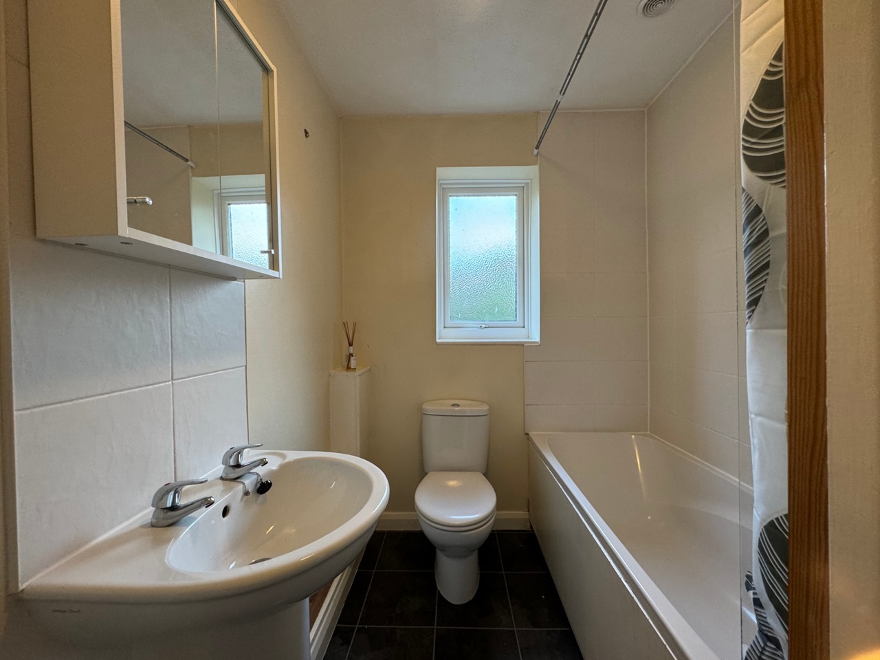 Bletchley, Milton Keynes 2 Bed Terraced House, Bosworth Close, MK3