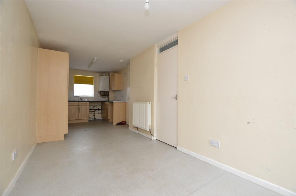 Rothwell, Leeds 3 Bed End Terrace, Northfield Place, LS26 To Rent