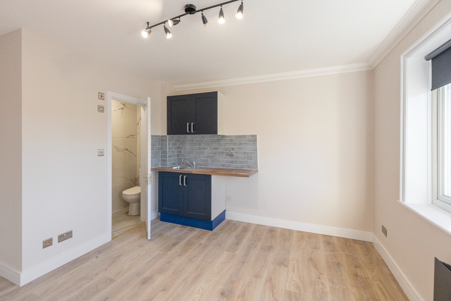London Studio Flat, Hendon Way, NW2 To Rent Now for £1,095.00 p/m