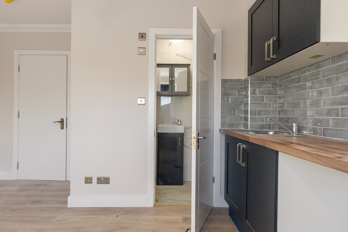 London Studio Flat, Hendon Way, NW2 To Rent Now for £1,095.00 p/m