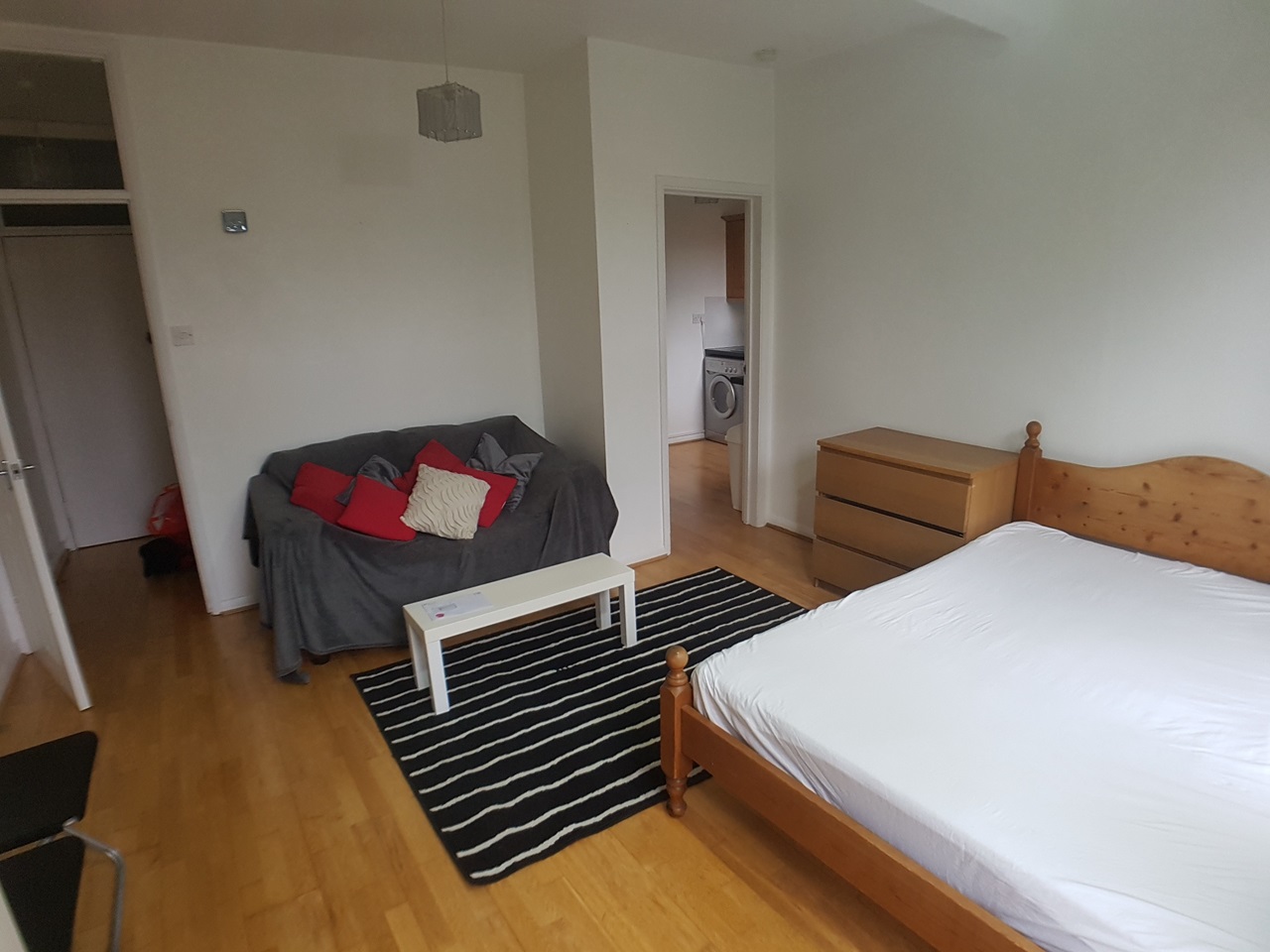 London Studio Flat, Delamere Road, SW20 To Rent Now for £1,195.00 p/m