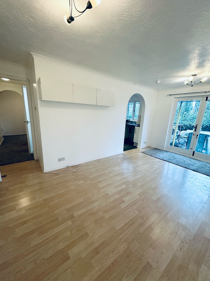 Carshalton 1 Bed Flat, Rossignol Gardens, SM5 To Rent Now for £