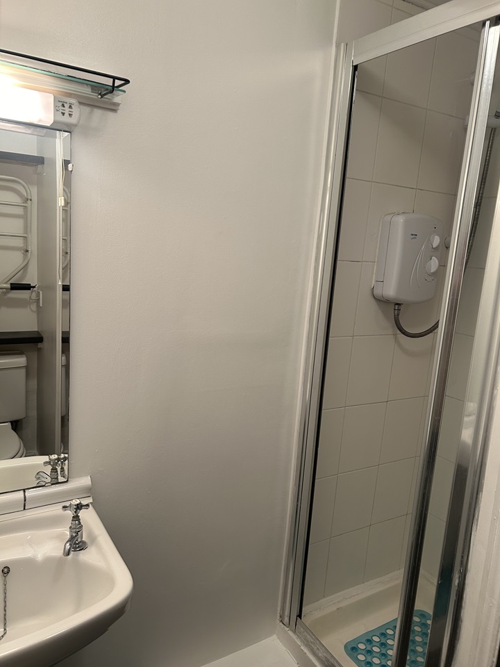 London Studio Flat, Willesden Lane, NW2 To Rent Now for £1,350.00 p/m