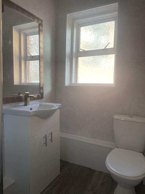 Bromley Room in a Shared Flat, Masons Hill, BR2 To Rent Now for £