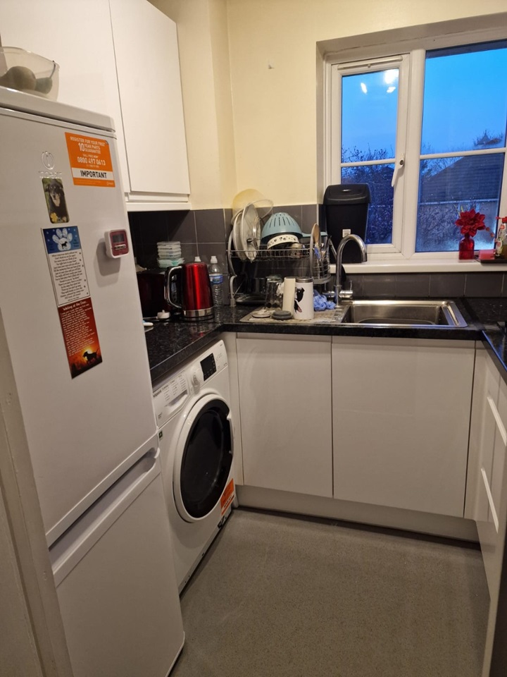 Sutton Studio Flat, Chipstead Close, SM2 To Rent Now for £1,050.00 p/m