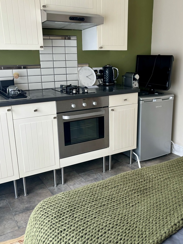 Maidstone Studio Flat, Western Road, ME16 To Rent Now for £950.00 p/m