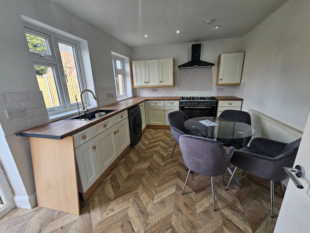 Upminster 3 Bed SemiDetached House, St. Marys Lane, RM14 To Rent