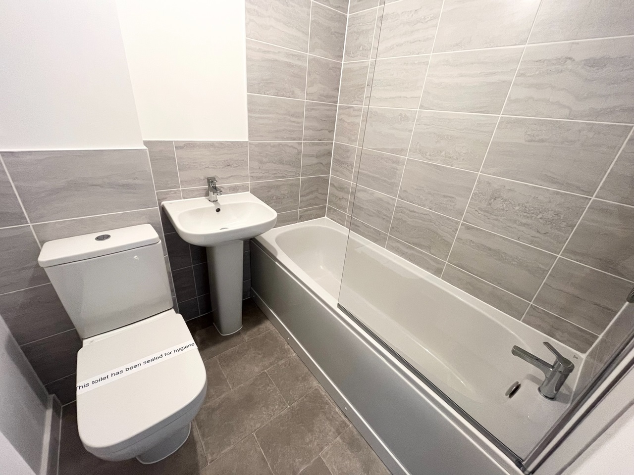 Fleckney, Leicester 2 Bed Terraced House, Gamble Avenue, LE8 To