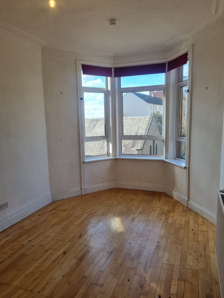 Glasgow 2 Bed Flat, Thornwood Avenue, G11 To Rent Now for £1,400.00 p/m