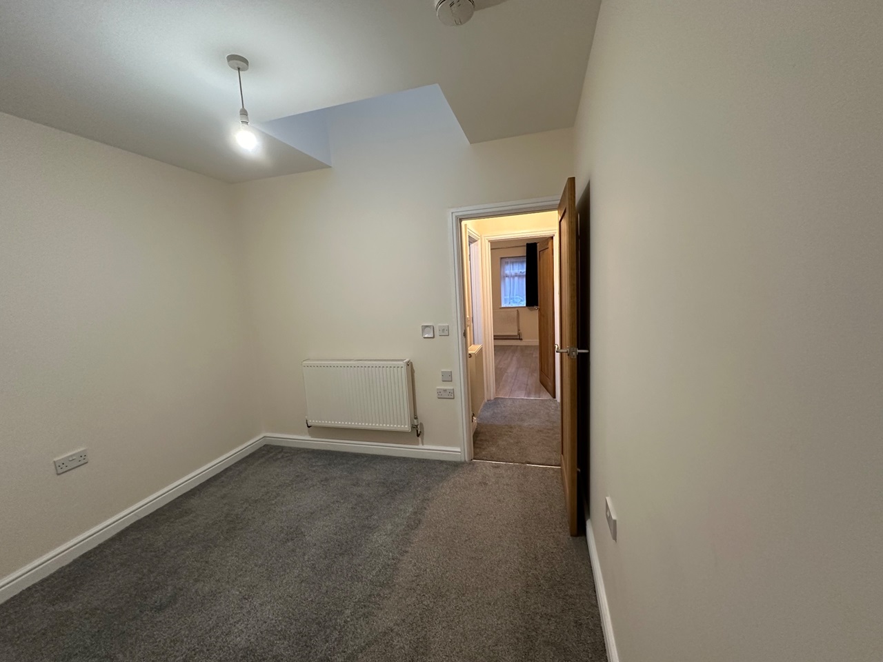 Camberley 1 Bed Flat, London Road, GU15 To Rent Now for £775.00 p/m