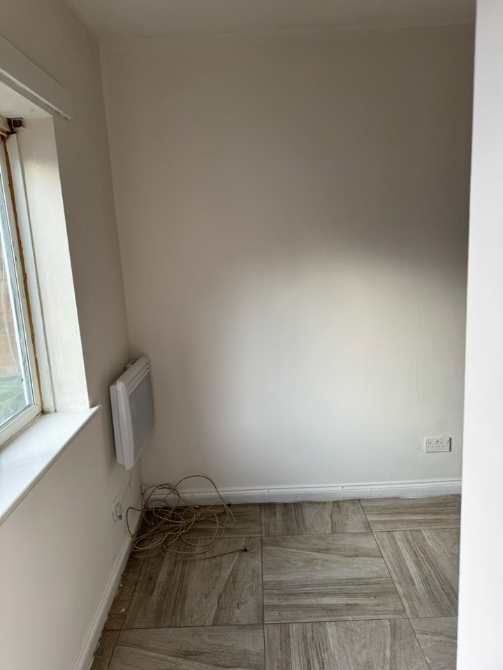 Stanwell, StainesUponThames Studio Flat, High Street, TW19 To