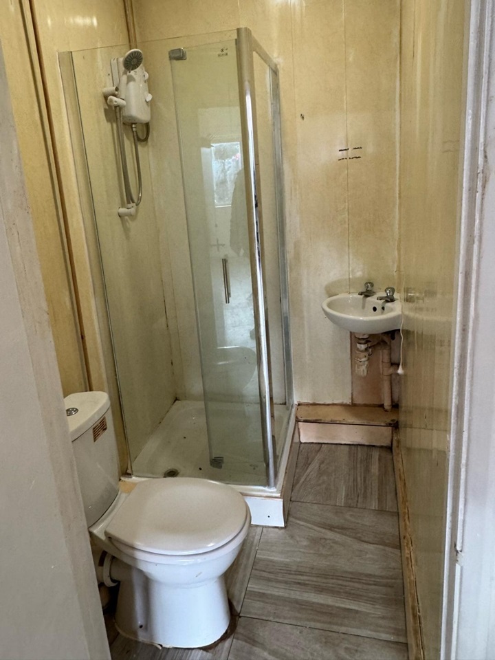 Stanwell, StainesUponThames Studio Flat, High Street, TW19 To