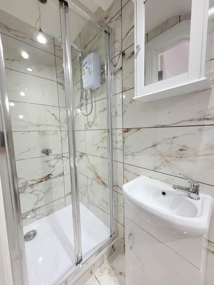 Waltham Cross Studio Flat, Swanfield Road, EN8 To Rent Now for £