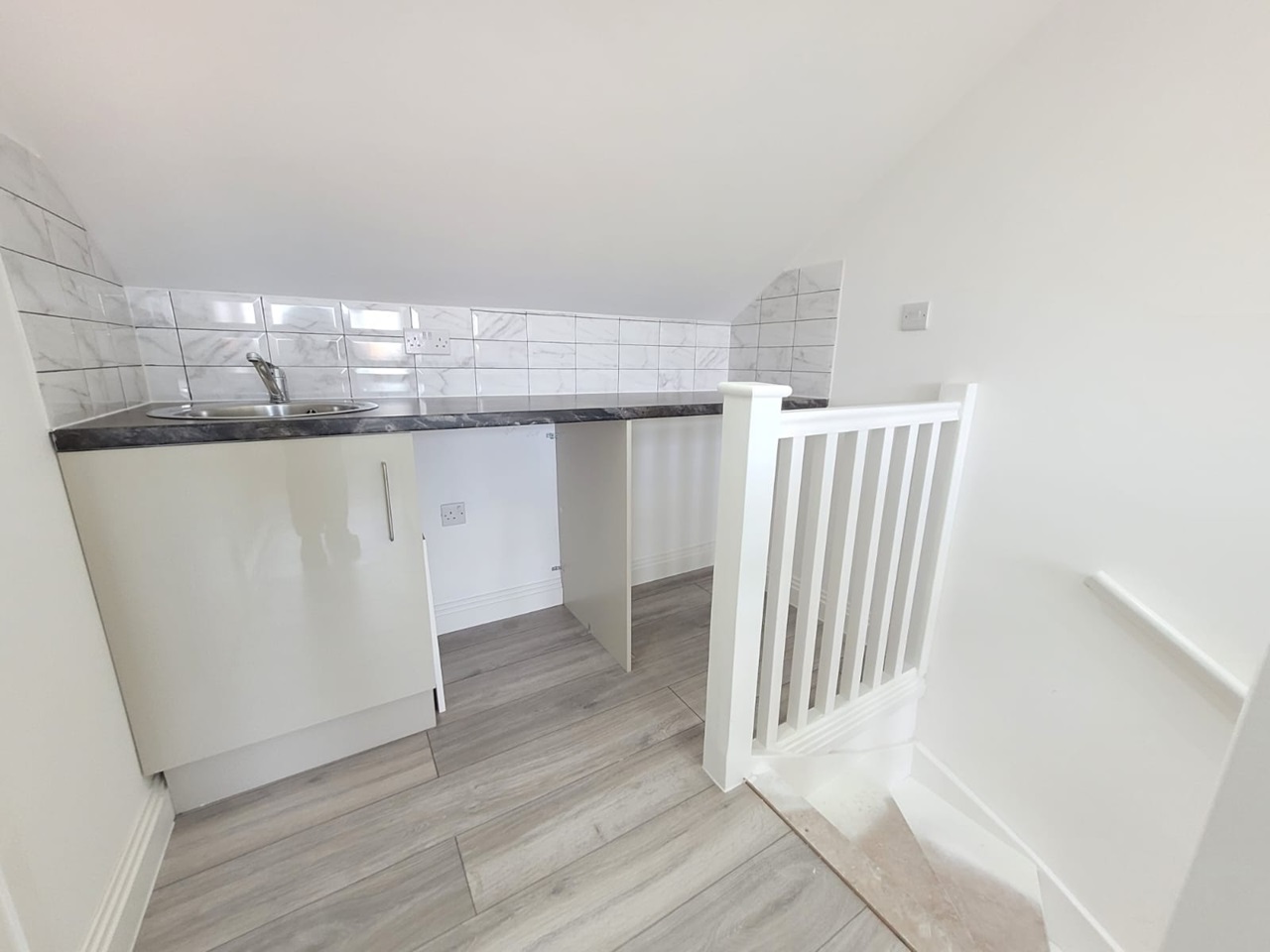 Waltham Cross Studio Flat, Swanfield Road, EN8 To Rent Now for £