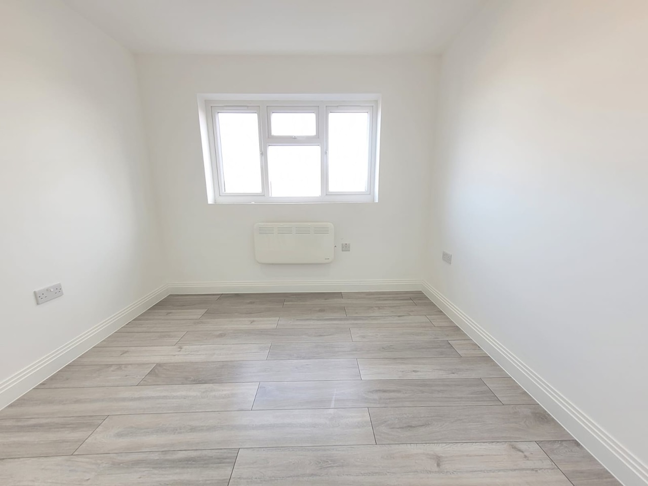 Waltham Cross Studio Flat, Swanfield Road, EN8 To Rent Now for £