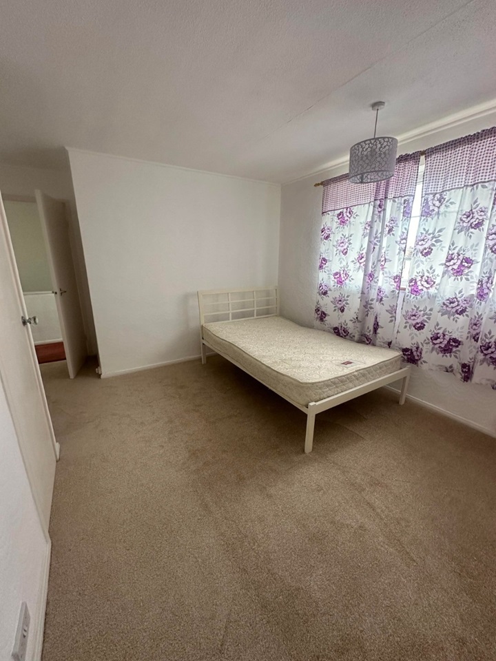 Tadworth Room in a Shared House, Bidhams Crescent, KT20 To Rent Now