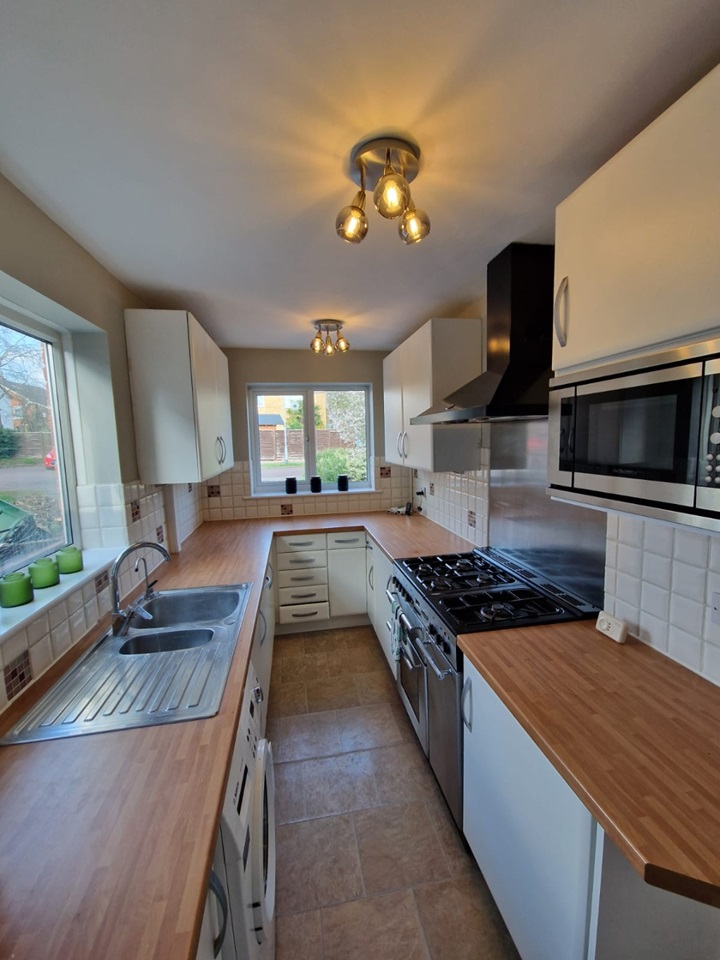 Spencers Wood, Reading 3 Bed SemiDetached House, Orchard Close, RG7 To Rent Now for £1,800.