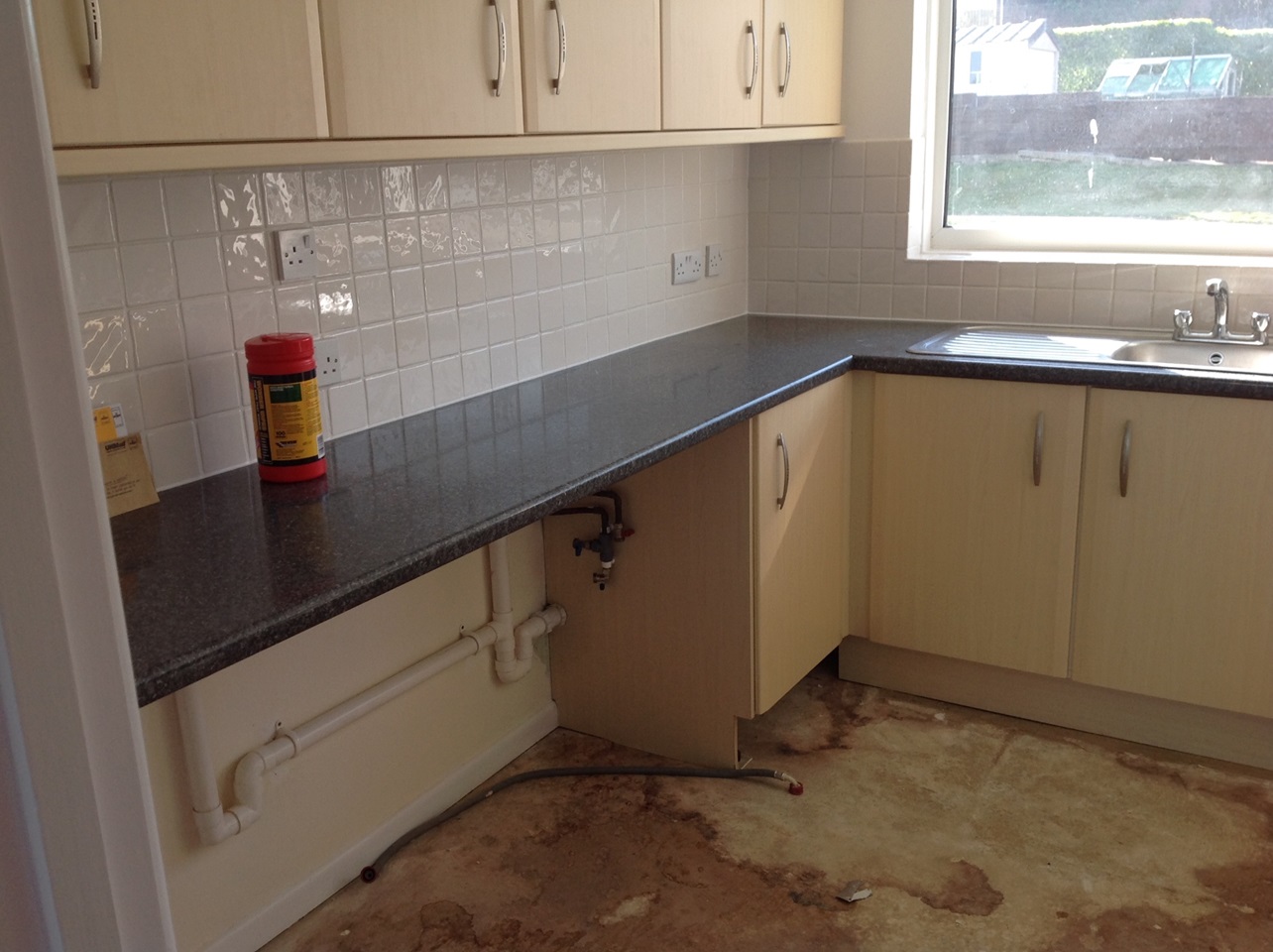 Dorset 2 Bed Flat, Corfe Mullen, BH21 To Rent Now for £995.00 p/m