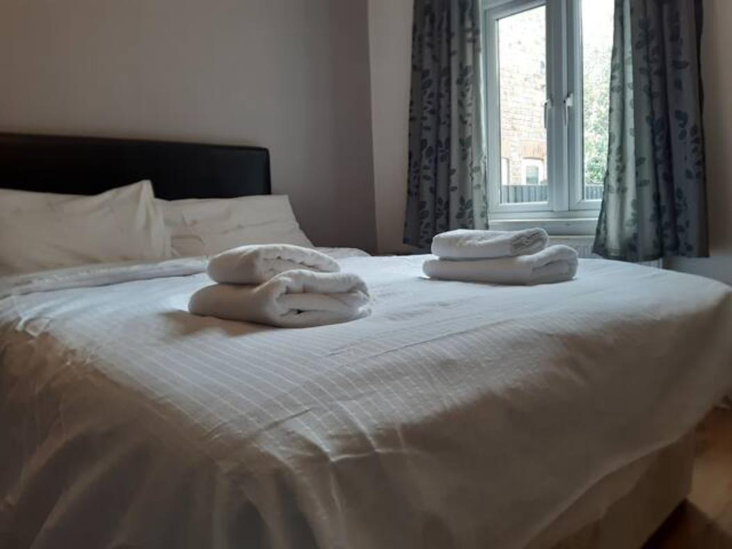 London Room in a Shared House, Winchelsea Road, N17 To Rent Now for