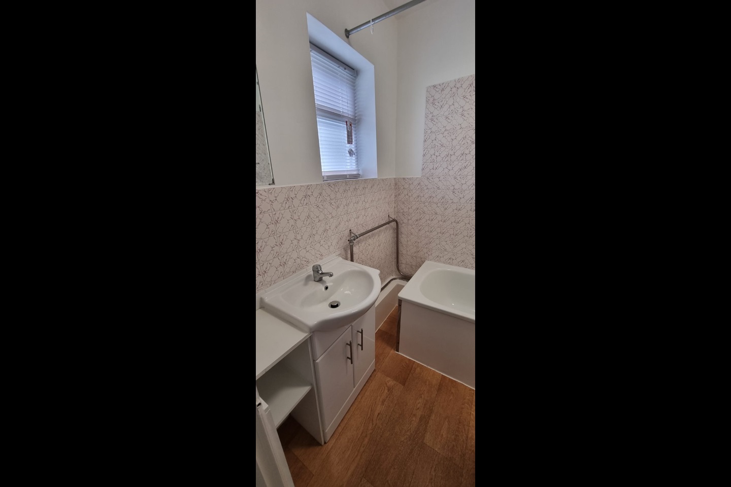 Rhos On Sea, Colwyn Bay 1 Bed Flat, Abbey Road, LL28 To Rent Now for £730.00 p/m