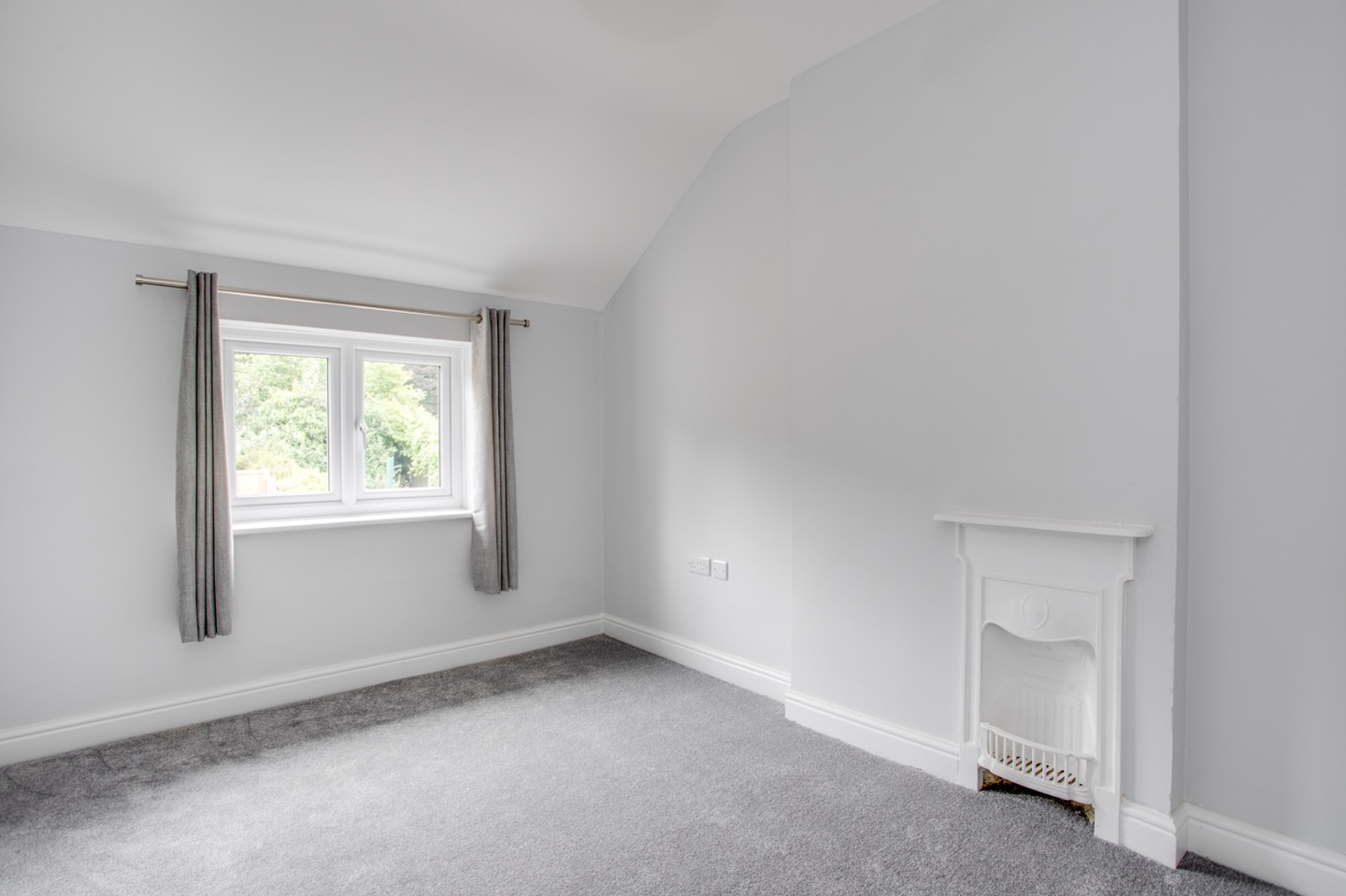 High 3 Bed SemiDetached House, Micklefield Road, HP13 To