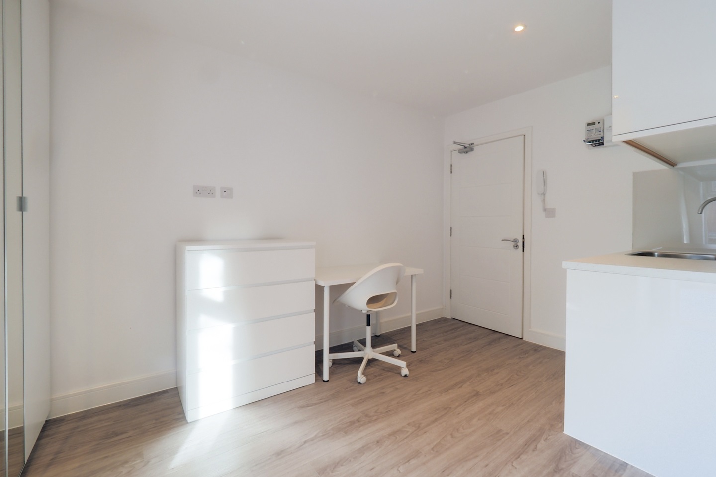 Borehamwood Room in a Shared House, Cardinal Avenue, WD6 To Rent