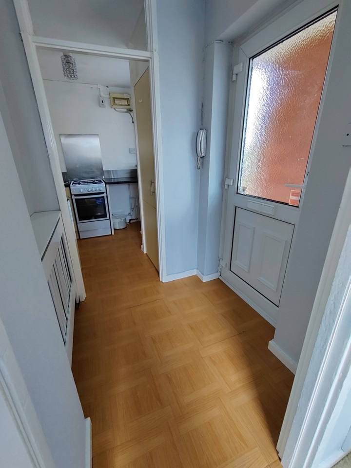 Basildon 1 Bed Flat, Long Riding, SS14 To Rent Now for £775.00 p/m