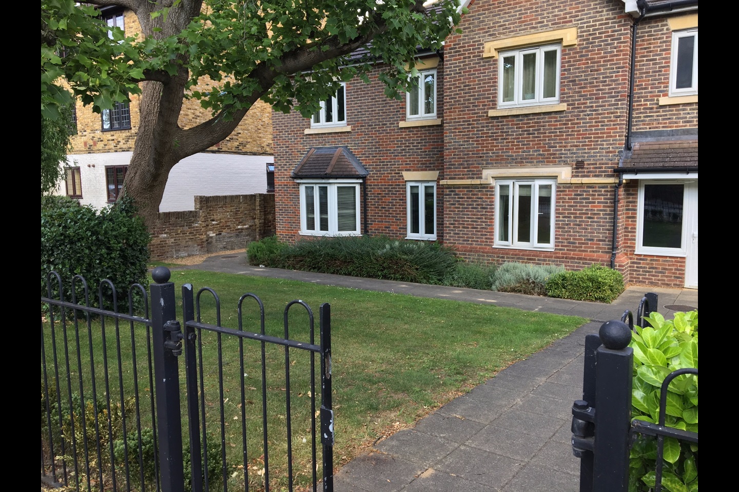 Surbiton 2 Bed Flat, Whitewood House, KT6 To Rent Now for £1,710.00 p/m
