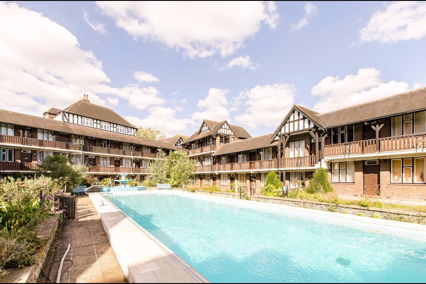 Brixton Studio Flat, Tudor Close, SW2 To Rent Now for £950.00 p/m