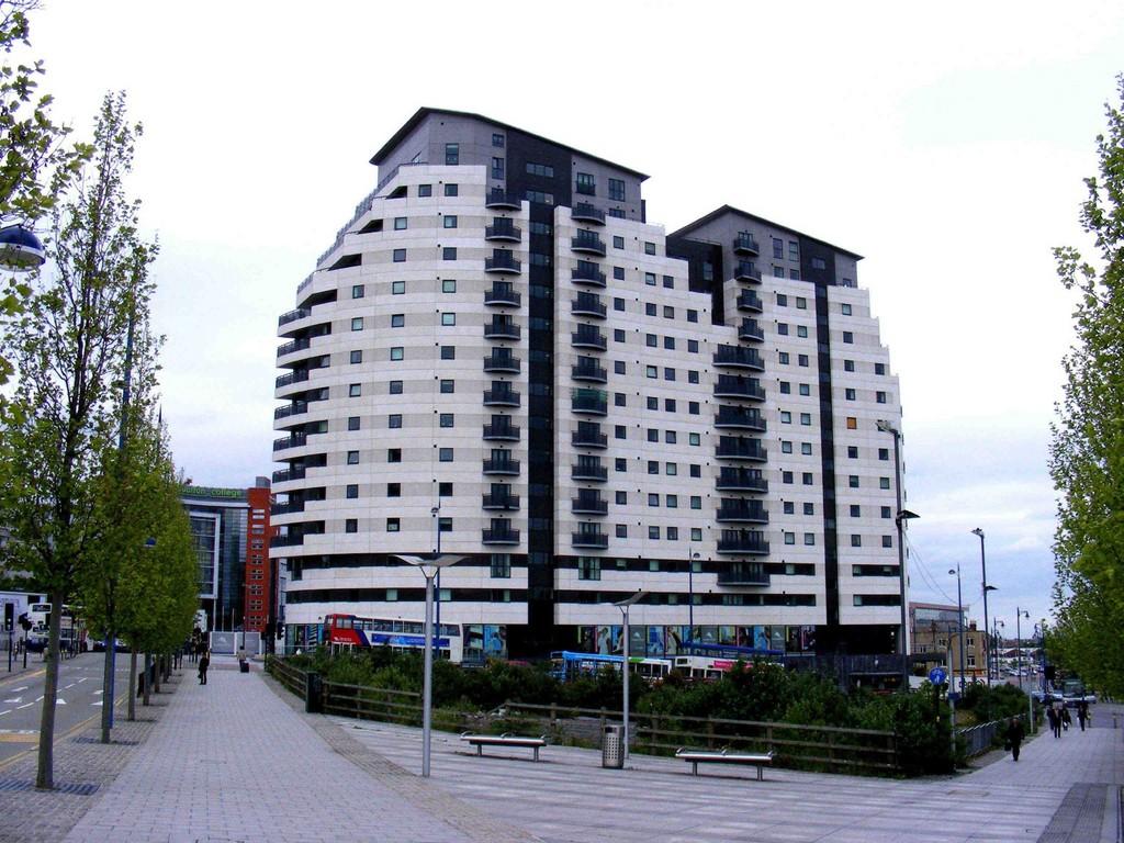 Birmingham 2 Bed Flat, Masshouse Plaza, B5 To Rent Now for £1,200.