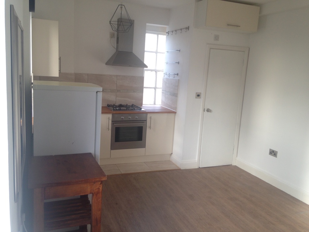 London Studio Flat, Hackney Road, E2 To Rent Now for £1,600.00 p/m