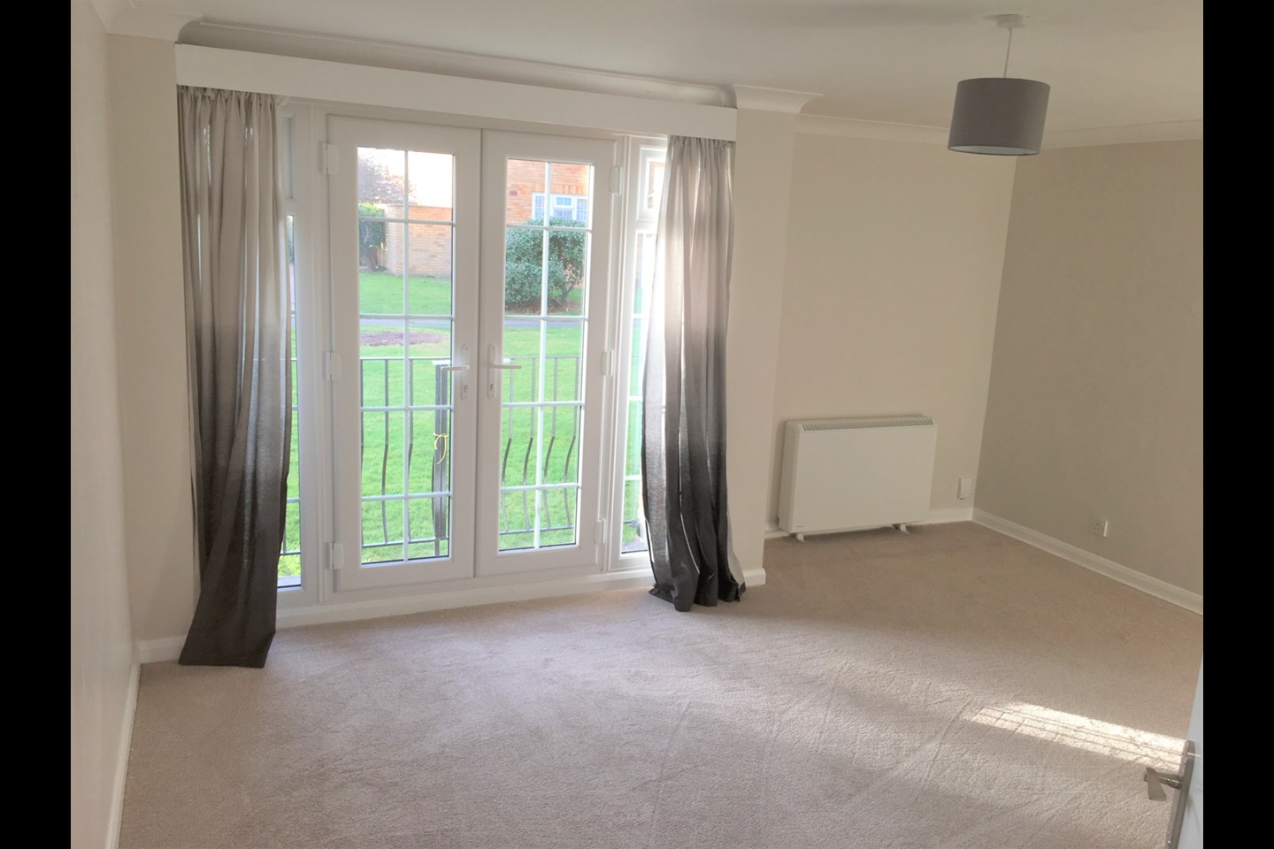 StainesUponThames 3 Bed Flat, Lark Avenue, TW18 To Rent Now for £