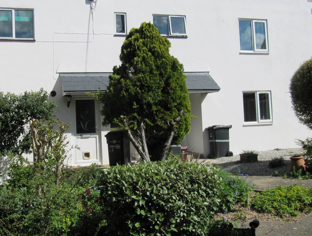 Crewkerne 2 Bed Flat, Dairy Court, TA18 To Rent Now for £750.00 p/m