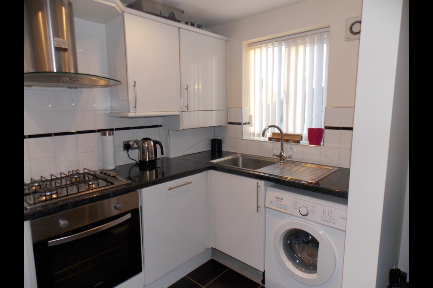 Liverpool 2 Bed Flat, Hunts Cross Avenue, L25 To Rent Now for £800.