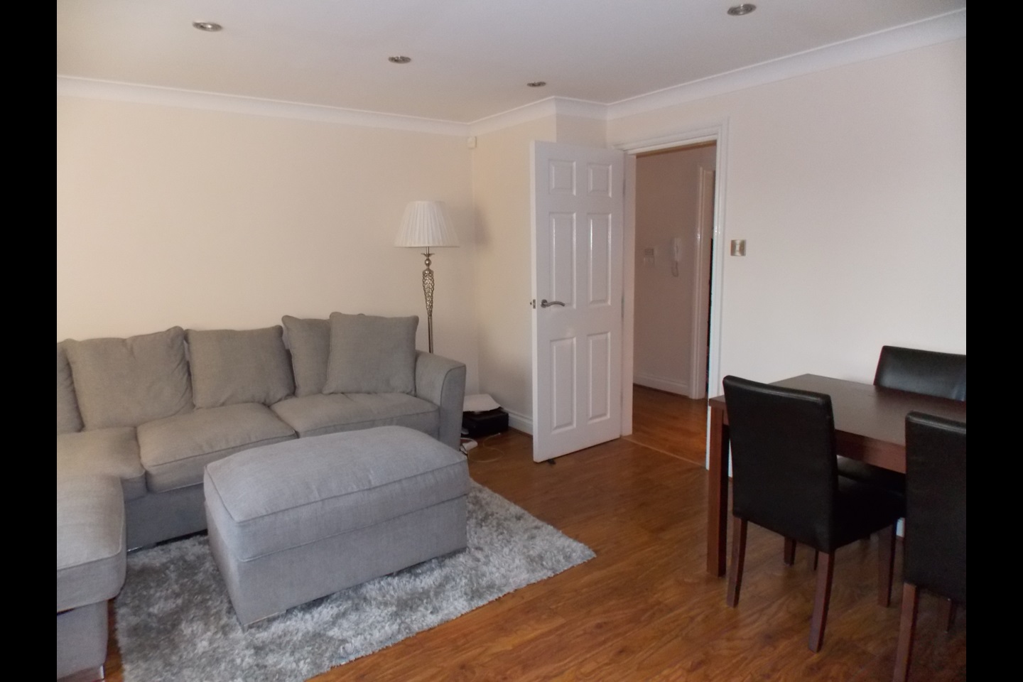 Liverpool 2 Bed Flat, Hunts Cross Avenue, L25 To Rent Now for £800.