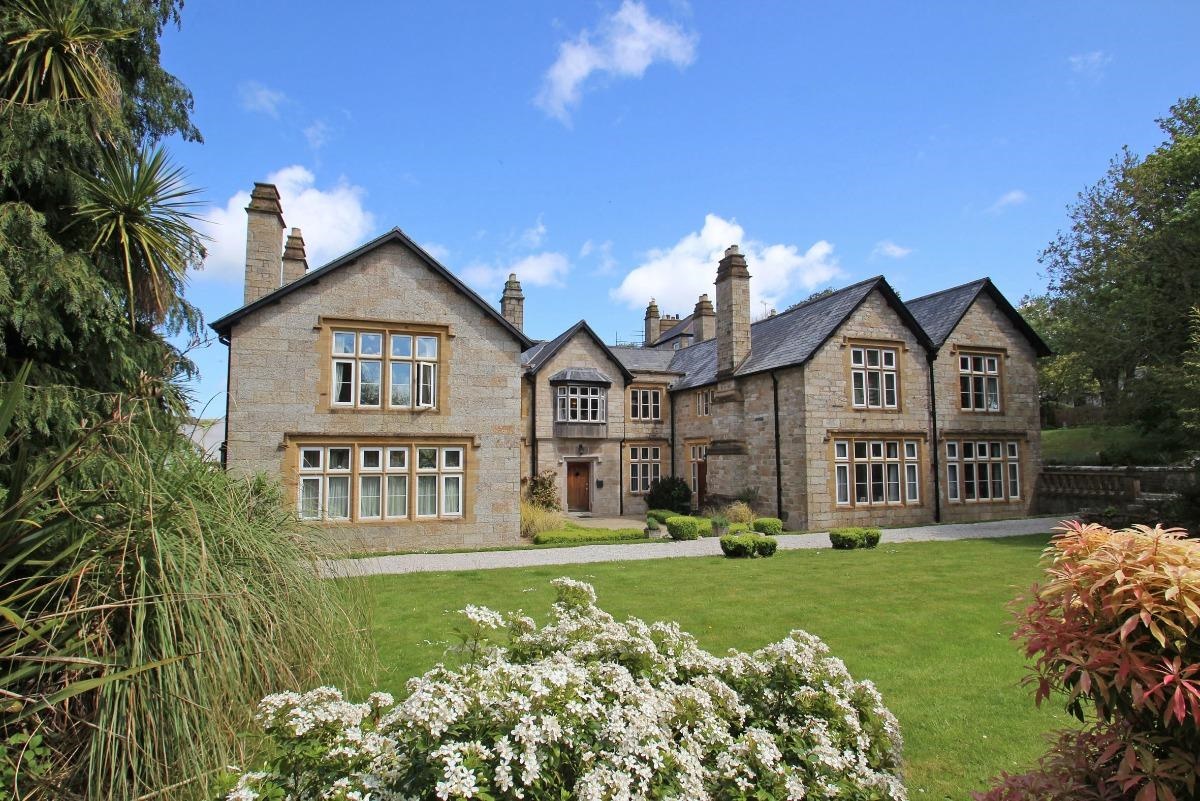 Penzance 2 Bed Flat, Kenegie Manor, TR20 To Rent Now for £1,350.00 p/m