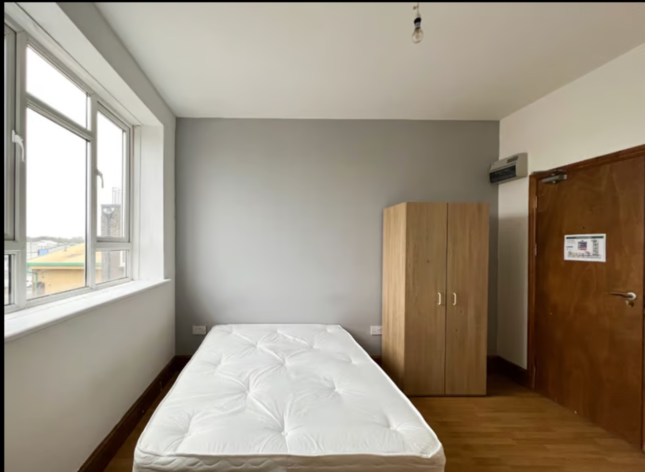 Mitcham Studio Flat, Connect House, CR4 To Rent Now for £950.00 p/m