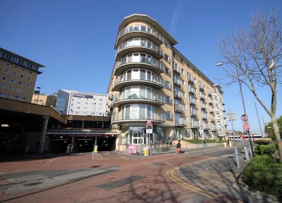 Feltham 2 Bed Flat, Bedfont Lane, TW13 To Rent Now for £1,550.00 p/m