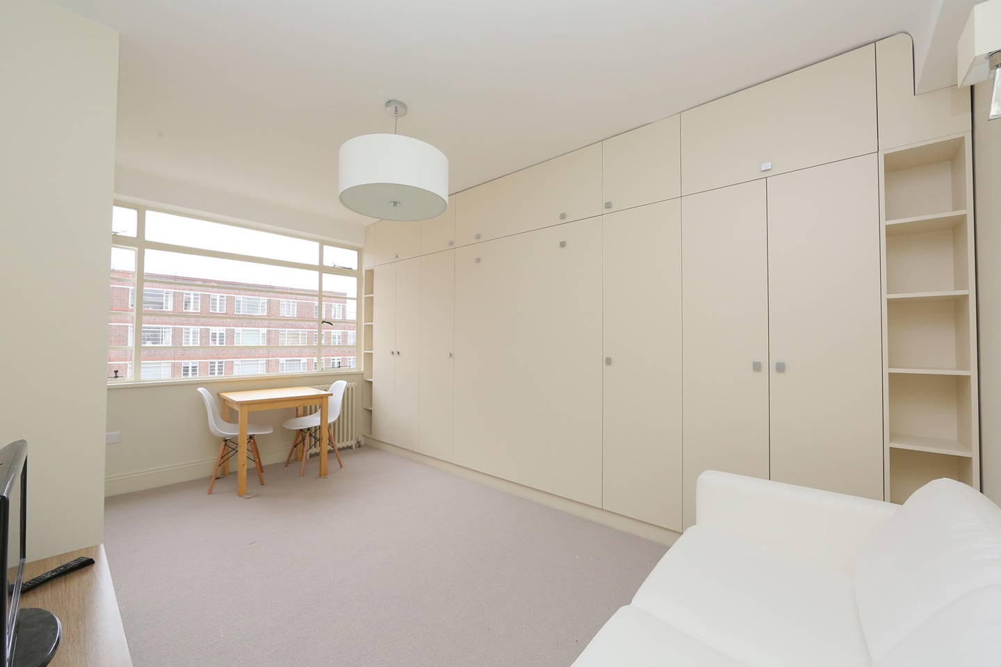 London Studio Flat, Du Cane Court, SW17 To Rent Now for £1,250.00 p/m