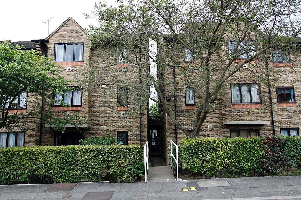 Uxbridge 1 Bed Flat, Chiltern View Road, UB8 To Rent Now for £800.