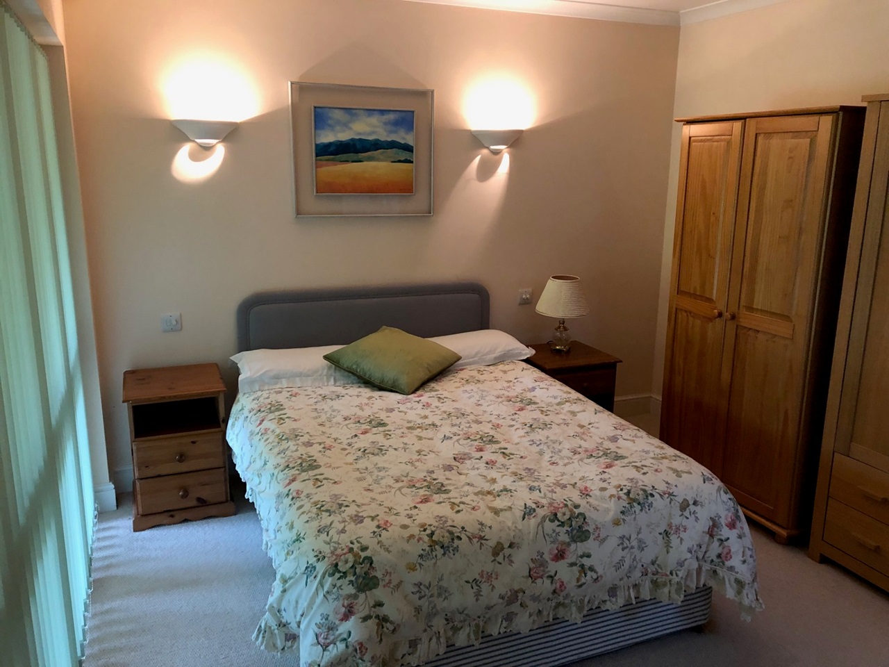 Woking Room in a Shared House, High Street, GU21 To Rent Now for £