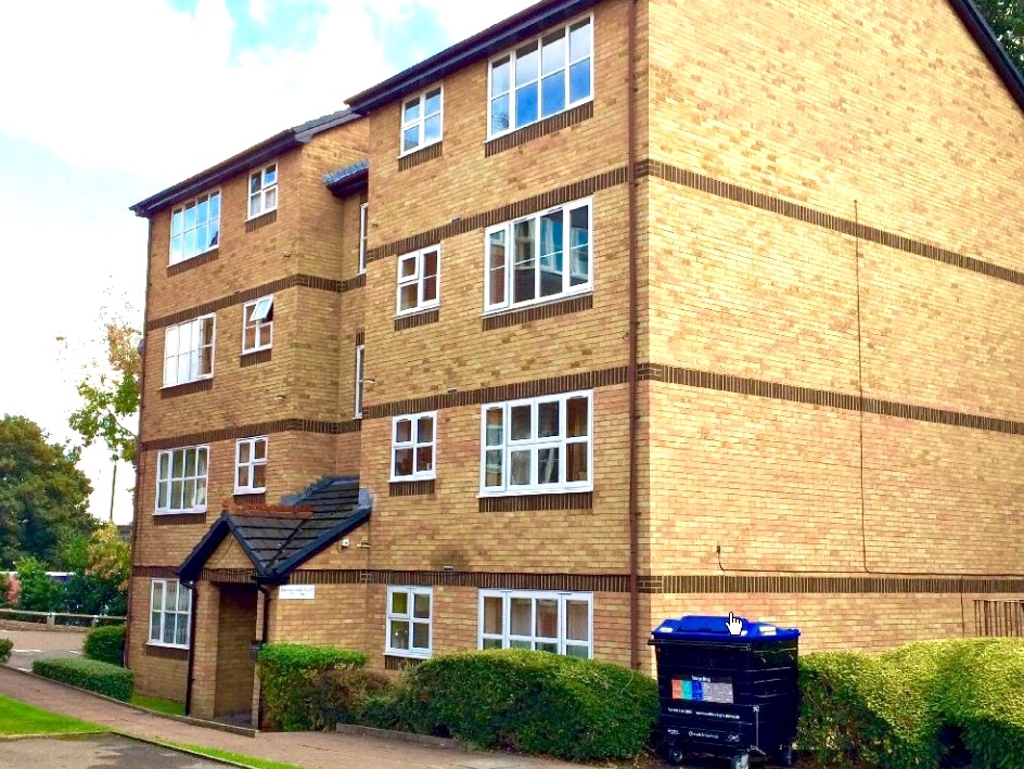 London 2 Bed Flat, Gainsborough Court, SE16 To Rent Now for £1,490.