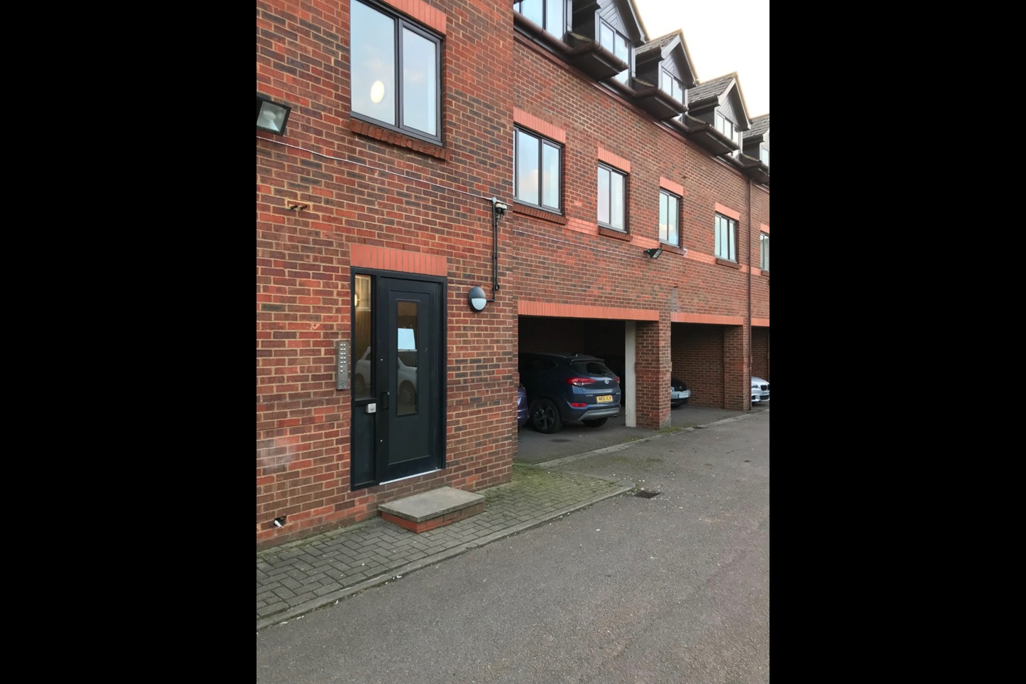 Dunstable 2 Bed Flat, Kingsmead Court, LU6 To Rent Now for £1,100.