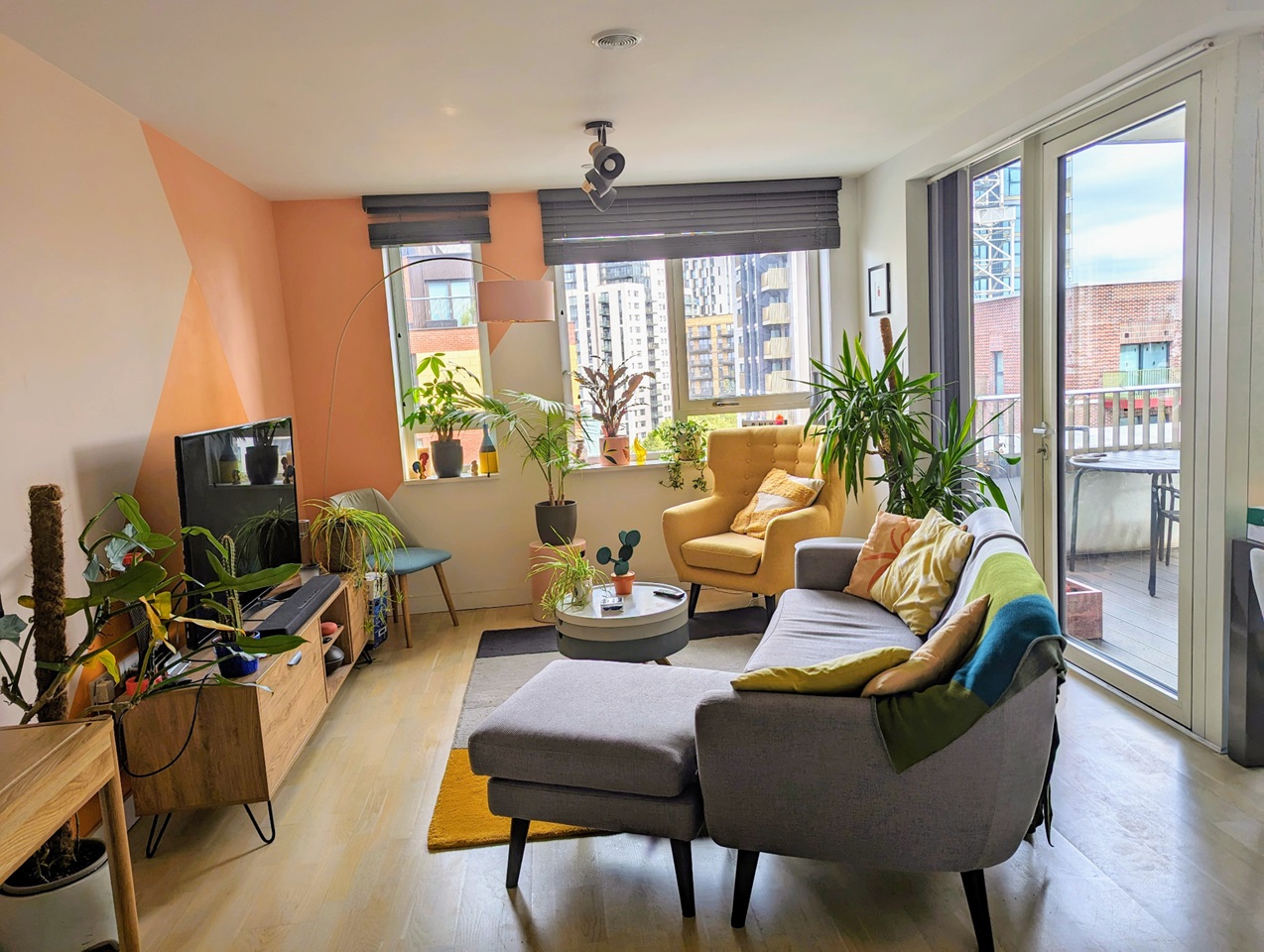 London Room in a Shared Flat, Barnard House, SE17 To Rent Now for £