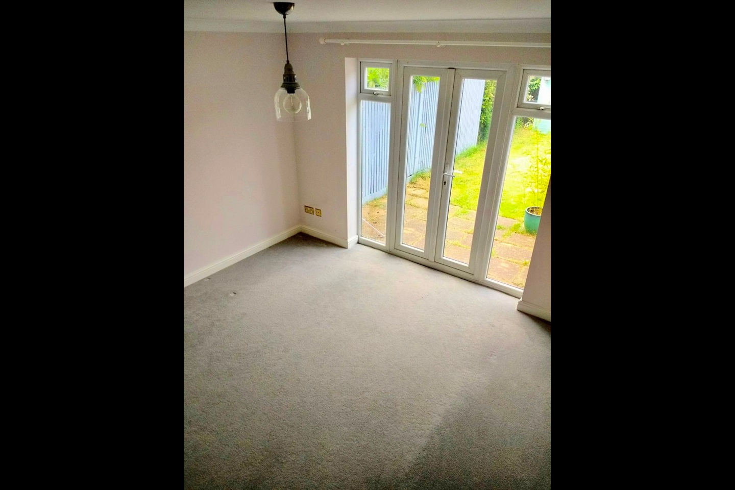 Farnborough 1 Bed SemiDetached House, Purmerend Close, GU14 To Rent Now for £1,050.00 p/m