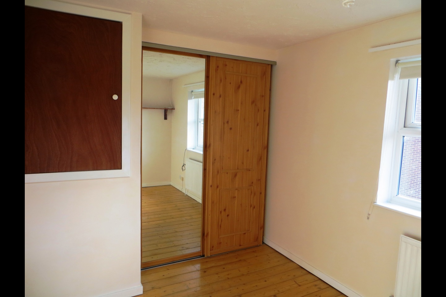 Farnborough 3 Bed SemiDetached House, Ash Tree Close, GU14 To Rent