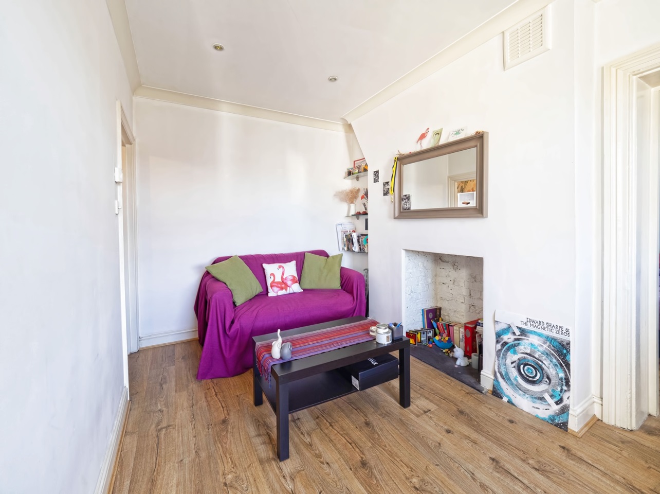 London 1 Bed Flat, Irving Road, W14 To Rent Now for £1,600.00 p/m