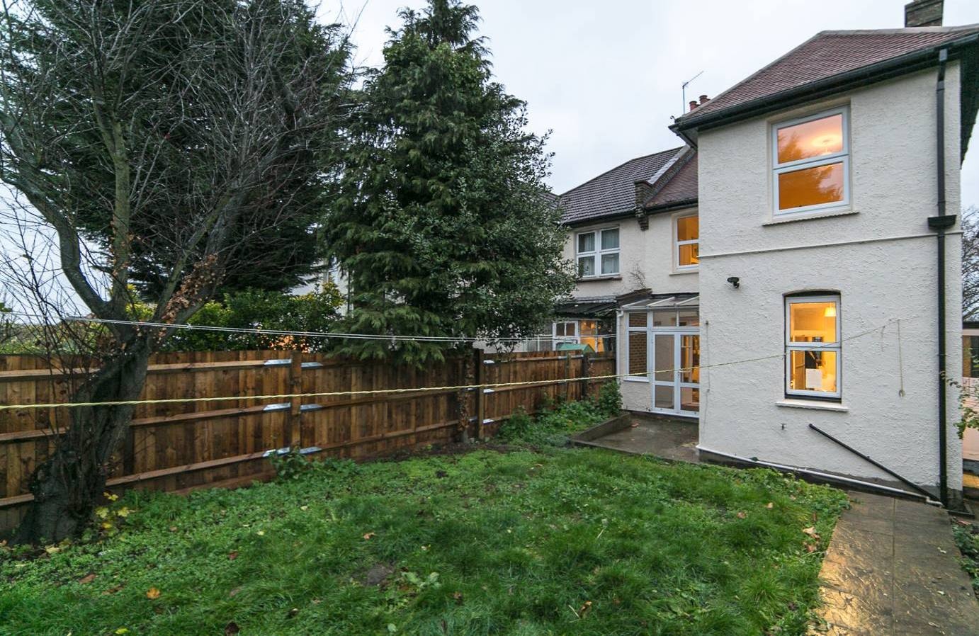 London Room in a Shared House, Doyle Gardens, NW10 To Rent Now for