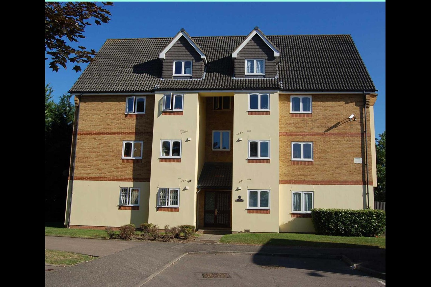 Mitcham 2 Bed Flat, Hartley Court, CR4 To Rent Now for £1,250.00 p/m